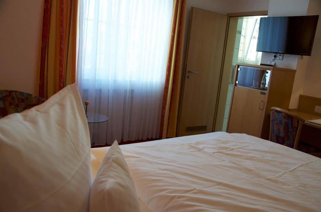 Hotel Restaurant Thum バーリンゲン エクステリア 写真